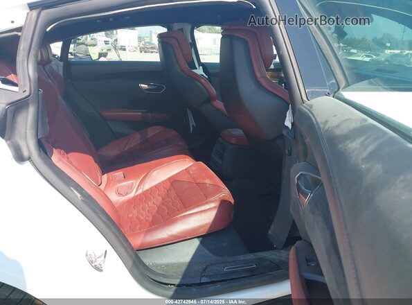 WAUFJBFW4R7001040 2024 AUDI E-TRON White Widok naklejki z numerem VIN