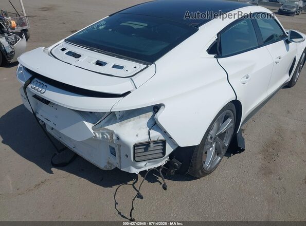 WAUFJBFW4R7001040 2024 AUDI E-TRON White Widok z przodu