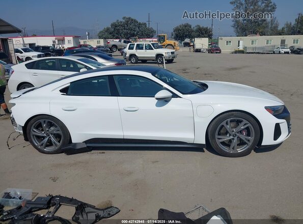 WAUFJBFW4R7001040 2024 AUDI E-TRON White Widok wnętrza 360 stopni