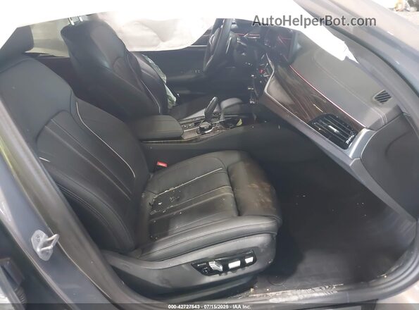WBA13BK06PCM16774 2023 BMW M5 Серый Вид салона спереди