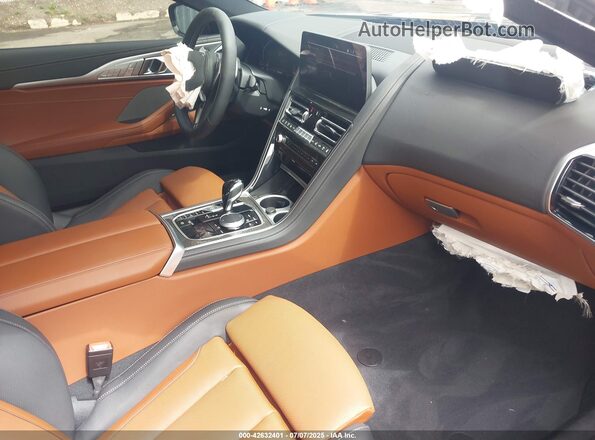 WBABC4C03SCU31272 2025 BMW M8 Gray Вид салону спереду