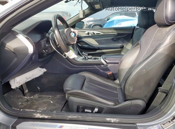 WBAFY4C07NCH97004 2022 BMW M8 Gray Вид салону спереду