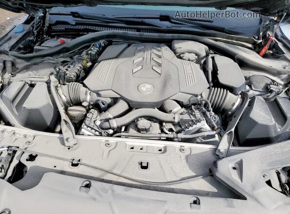 WBAFY4C07NCH97004 2022 BMW M8 Gray Вид задньої частини салону