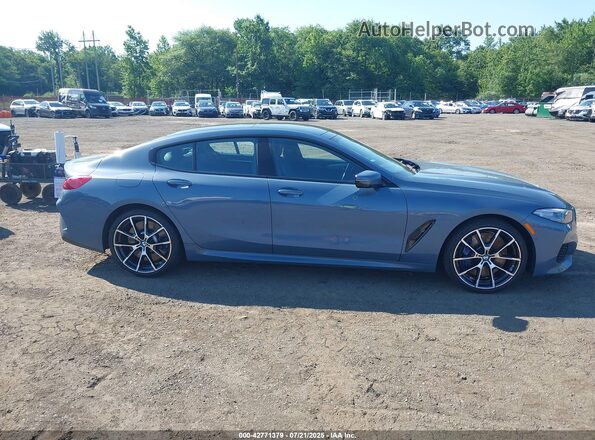 WBAGV8C02NCH89994 2022 BMW M8 Синий Вид задней части салона