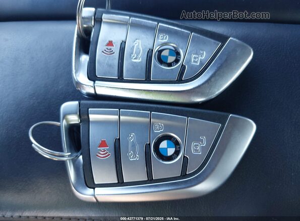 WBAGV8C02NCH89994 2022 BMW M8 Синий Вид панели приборов