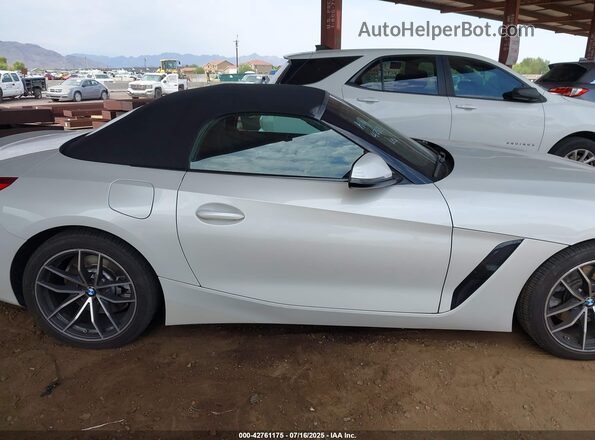 WBAHF3C0XMWX18783 2021 BMW Z4 White Вид задньої частини салону