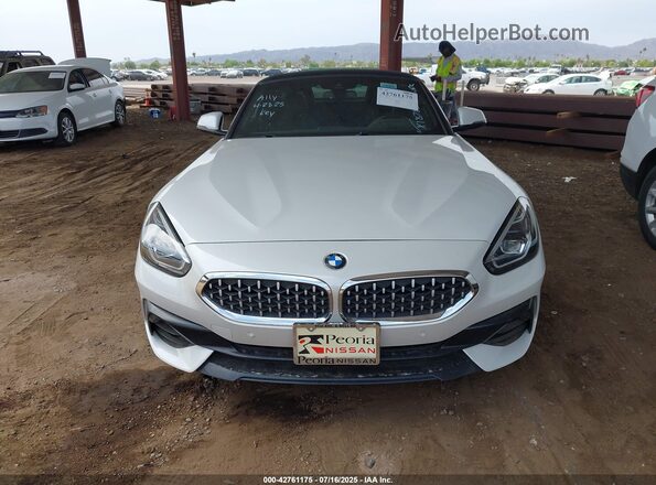 WBAHF3C0XMWX18783 2021 BMW Z4 White Вид щитка приладів
