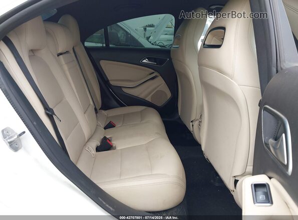 WDDSJ4EB1KN758318 2019 MERCEDES-BENZ CLA 250 White VIN կոդի պիտակի տեսք
