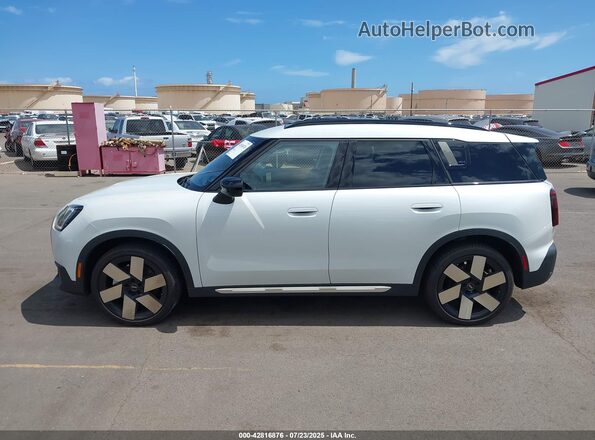 WMZ23GA07S7S44889 2025 MINI COUNTRYMAN White Սալոնի 360 աստիճան տեսք