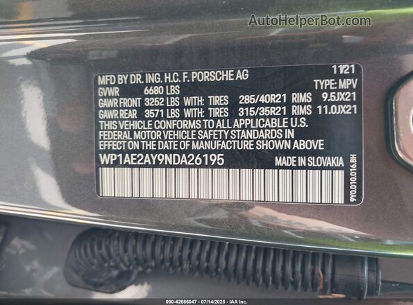WP1AE2AY9NDA26195 2022 PORSCHE CAYENNE Gray Vista del compartimento del motor