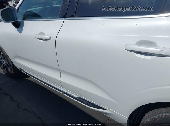 YV4102DL5M1697764 2021 VOLVO XC60 White 