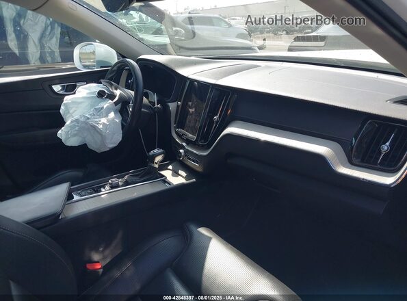 YV4102DL5M1697764 2021 VOLVO XC60 White Vista interior delantera