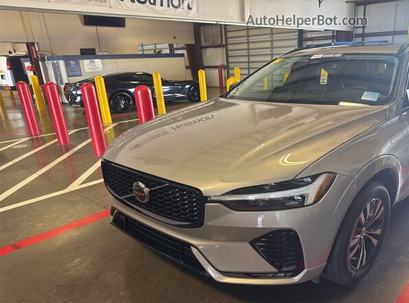 YV4L12RK0R1929426 2024 VOLVO XC60  Widok wnętrza z przodu