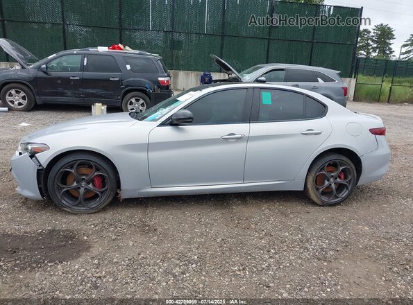 ZARFANBN3M7647010 2021 ALFA ROMEO GIULIA Серебряный Панорамный вид салона 360°