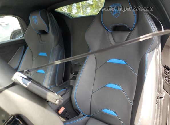ZHWUT4ZF6RLA28592 2024 LAMBORGHINI HURACAN Синий Вид задних сидений