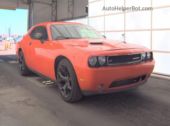 2C3CDZAG8JH235930 2018 DODGE CHALLENGER Оранжевый 