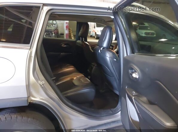 1C4PJLLB3LD605833 2020 JEEP CHEROKEE Silver VIN կոդի պիտակի տեսք