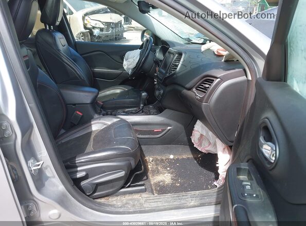 1C4PJMBX1MD172954 2021 JEEP CHEROKEE Silver Front interior view