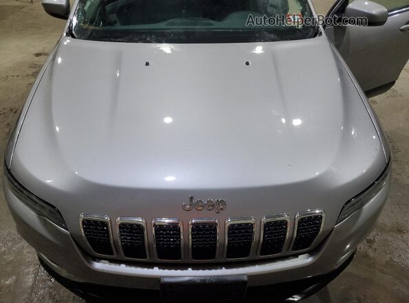 1C4PJMMX5MD214443 2021 JEEP CHEROKEE Silver ძრავის განყოფილების ხედი