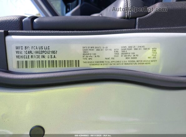 1C4RJHAG2PC621957 2023 JEEP GRAND CHEROKEE Silver ძრავის განყოფილების ხედი