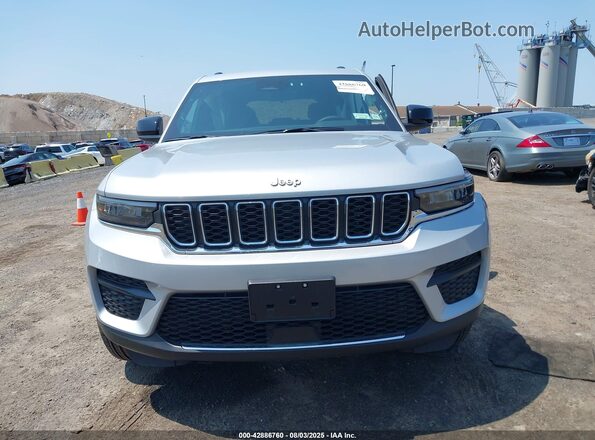 1C4RJHAG6SC268471 2025 JEEP GRAND CHEROKEE Gray Widok wnętrza z tyłu