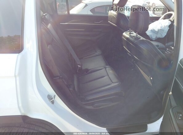 1C4RJKBG7P8870026 2023 JEEP GRAND CHEROKEE White Widok naklejki z numerem VIN