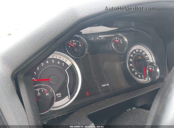 1C6RR7GGXJS218694 2018 RAM 1500 Серый 