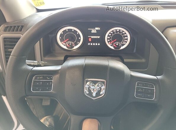 1C6RR7KT8LS128998 2020 RAM 1500 CLASSIC  Widok wnętrza z przodu
