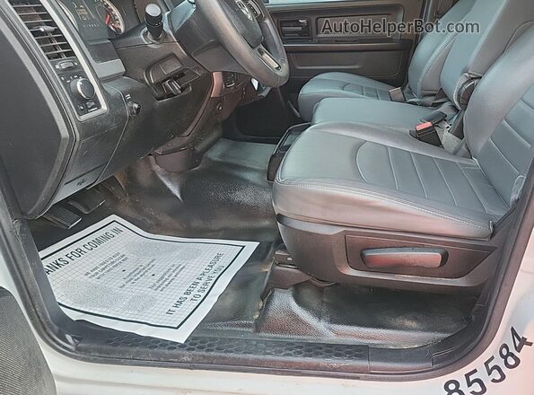 1C6RR7KT8LS128998 2020 RAM 1500 CLASSIC  Widok komory silnika