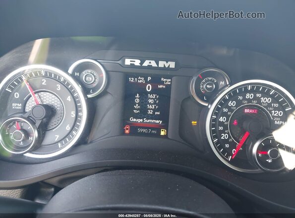 1C6RREGGXSN634409 2025 RAM 1500 White Vista de los asientos traseros
