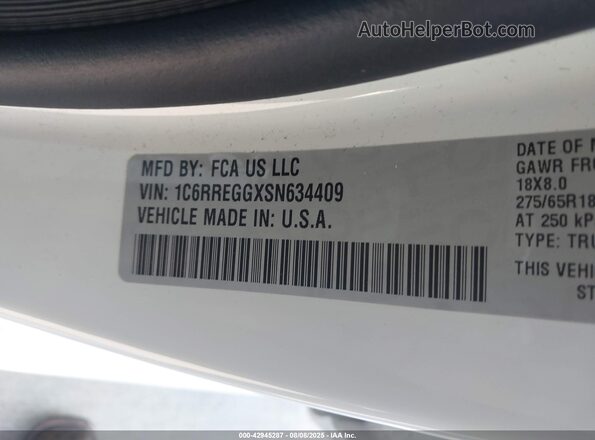 1C6RREGGXSN634409 2025 RAM 1500 White Vista del compartimento del motor