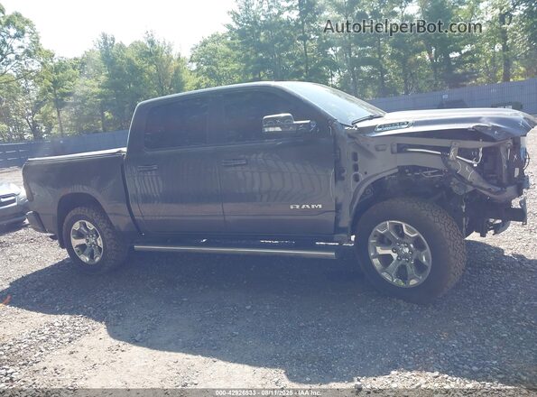 1C6RRFFG3NN439649 2022 RAM 1500 Gray Սալոնի հետևի տեսք