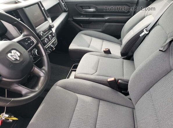 1C6RRFGGXRN221910 2024 RAM 1500  Widok z przodu