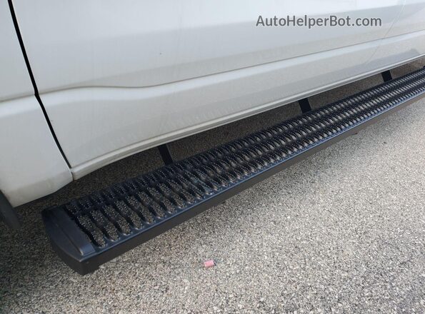 1C6RRFGGXRN221910 2024 RAM 1500  Widok wnętrza z przodu