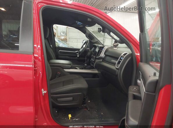 1C6SRFFT7NN254888 2022 RAM 1500 Красный Вид салона спереди