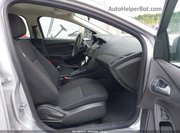 1FADP3FEXJL281652 2018 FORD FOCUS Silver Front interior view
