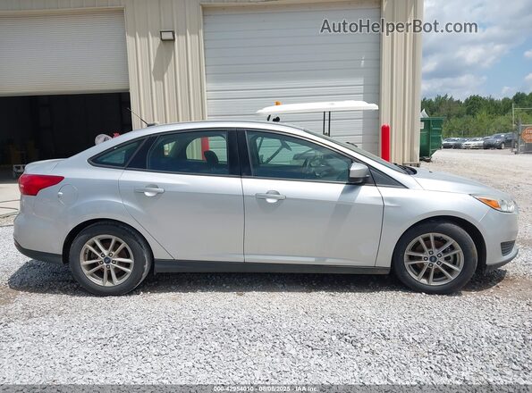 1FADP3FEXJL281652 2018 FORD FOCUS Silver Rear interior view