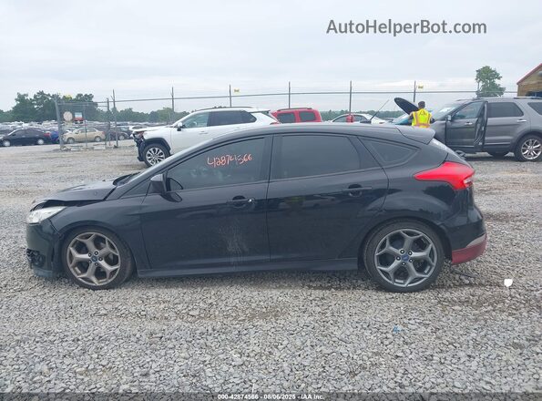 1FADP3K29JL210227 2018 FORD FOCUS Черный 