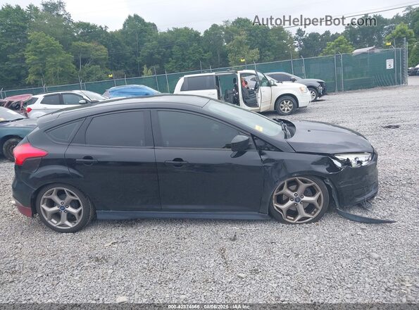 1FADP3K29JL210227 2018 FORD FOCUS Черный 