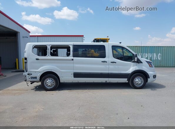 1FBAX9Y8XRKA47489 2024 FORD PASSENGER White Widok wnętrza 360 stopni