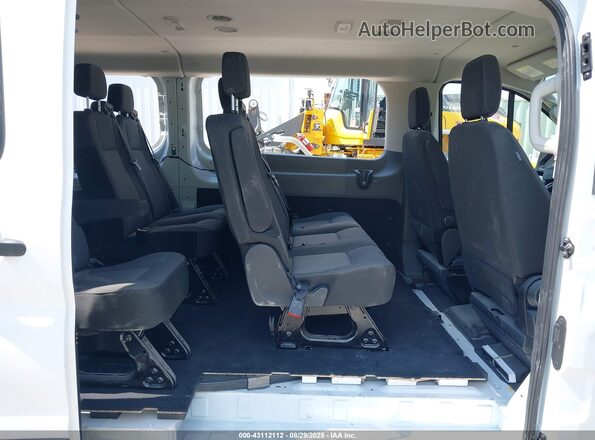 1FBAX9Y8XRKA47489 2024 FORD PASSENGER White Widok naklejki z numerem VIN