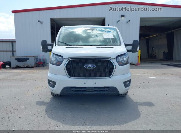 1FBAX9Y8XRKA47489 2024 FORD PASSENGER White Widok wnętrza z tyłu