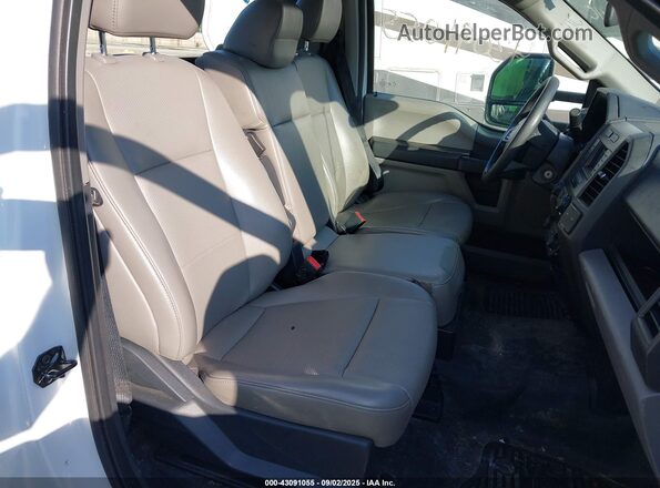 1FDBF2A62NED47776 2022 FORD F-250 White VIN կոդի պիտակի տեսք