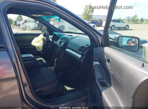 1FM5K8AR5HGA27964 2017 FORD POLICE INTERCEPTOR Gray Front interior view