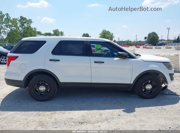 1FM5K8AR8GGA52758 2016 FORD POLICE INTERCEPTOR White Rear interior view