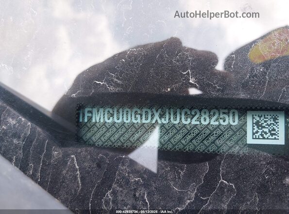 1FMCU0GDXJUC28250 2018 FORD ESCAPE Blue Widok komory silnika