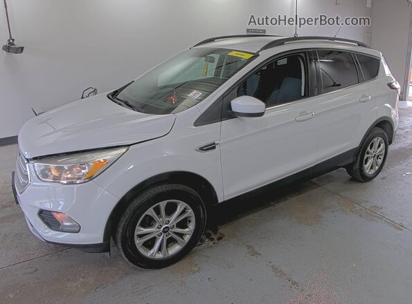 1FMCU9GD9JUC13288 2018 FORD ESCAPE  Вид салона спереди