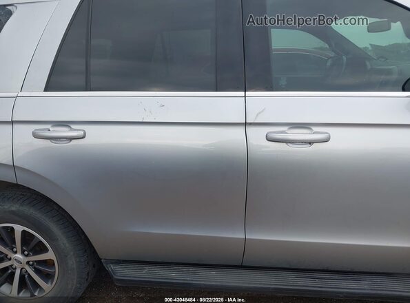 1FMJU1HT8LEA41590 2020 FORD EXPEDITION Silver Widok wnętrza z tyłu