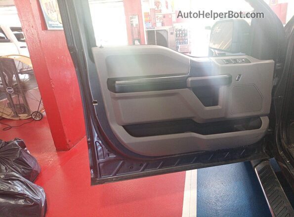 1FTEW1EPXJFC87359 2018 FORD F150  Вид панели приборов