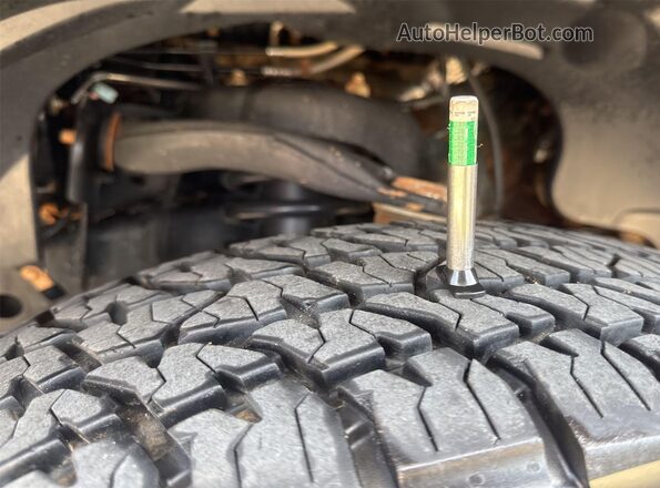 1FTMF1EB8LKE45935 2020 FORD F150  Вид задней части салона